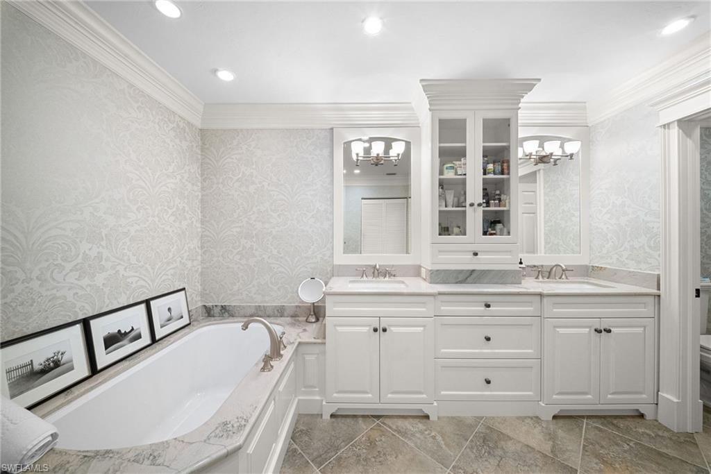 392 Carlton Pl, Unit 3, Naples, FL 34108 Photo