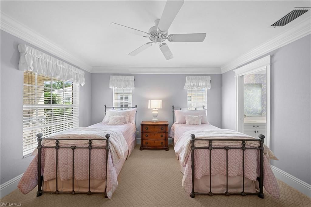 392 Carlton Pl, Unit 3, Naples, FL 34108 Photo