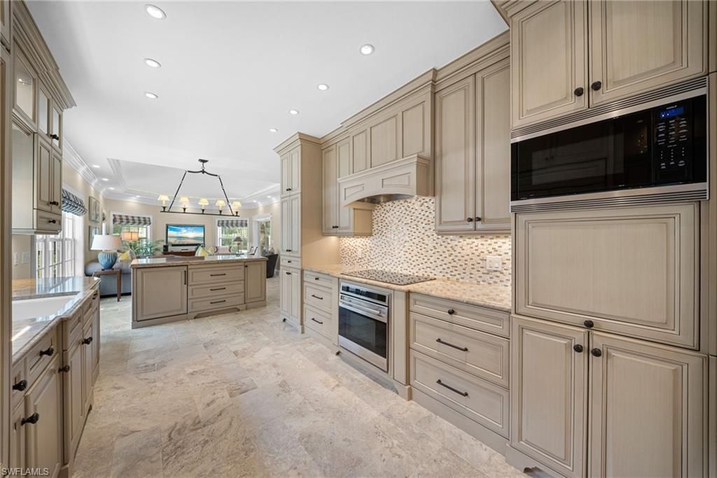 392 Carlton Pl, Unit 3, Naples, FL 34108 Photo