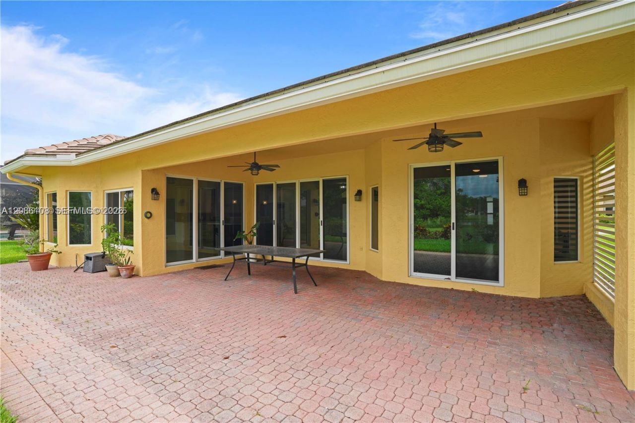 720 W Cypress Pointe Dr W, Pembroke Pines, FL 33027 Photo