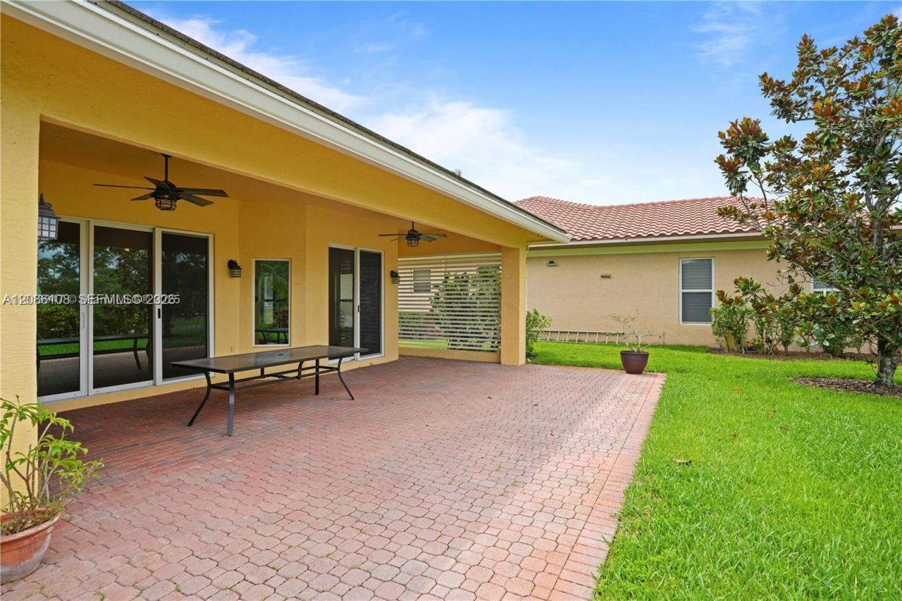 720 W Cypress Pointe Dr W, Pembroke Pines, FL 33027 Photo