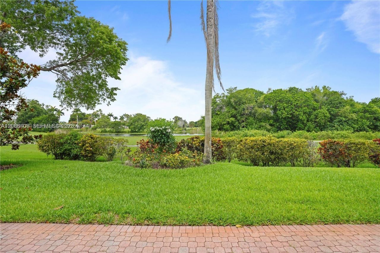 720 W Cypress Pointe Dr W, Pembroke Pines, FL 33027 Photo