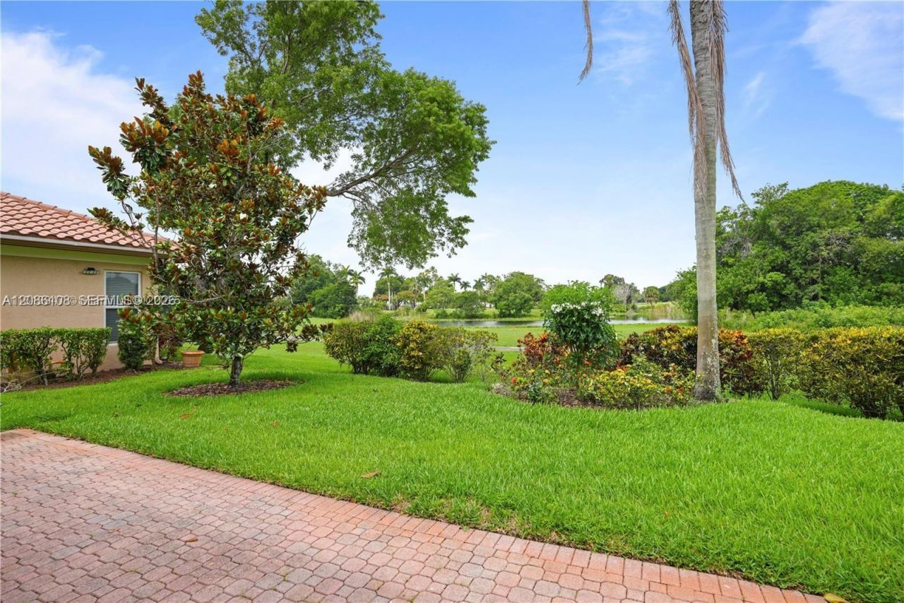 720 W Cypress Pointe Dr W, Pembroke Pines, FL 33027 Photo