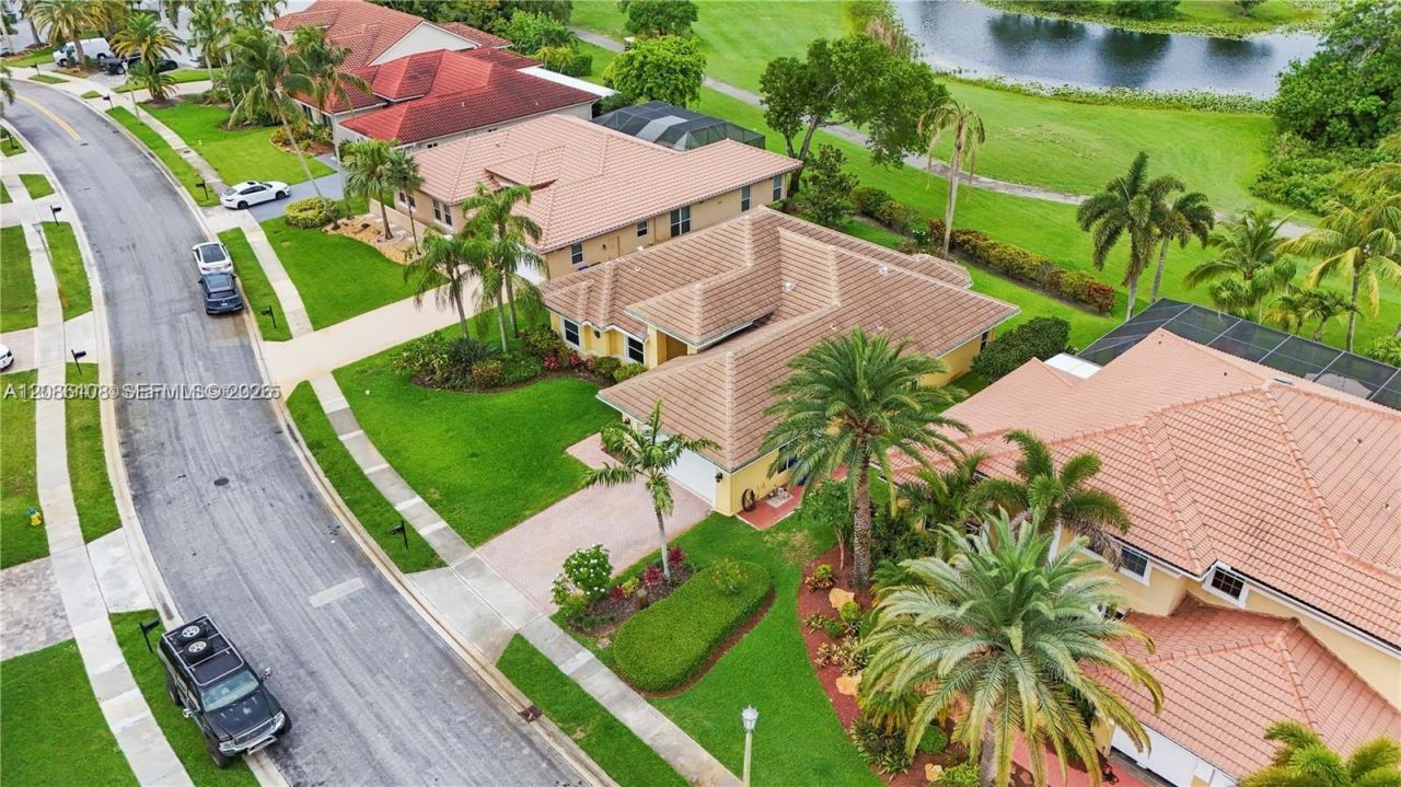 720 W Cypress Pointe Dr W, Pembroke Pines, FL 33027 Photo