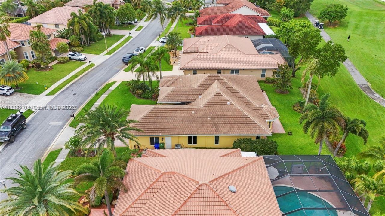 720 W Cypress Pointe Dr W, Pembroke Pines, FL 33027 Photo