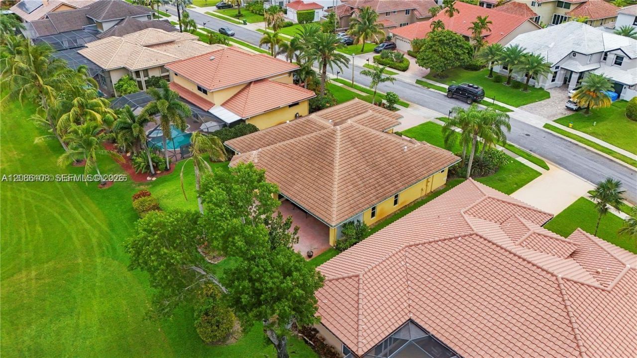720 W Cypress Pointe Dr W, Pembroke Pines, FL 33027 Photo