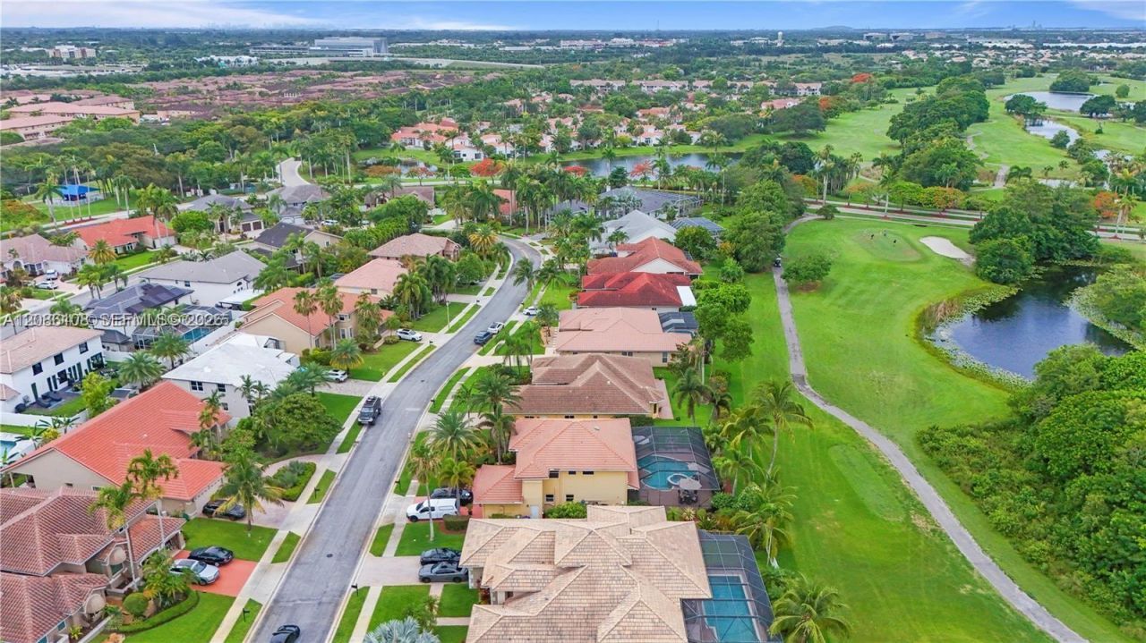 720 W Cypress Pointe Dr W, Pembroke Pines, FL 33027 Photo