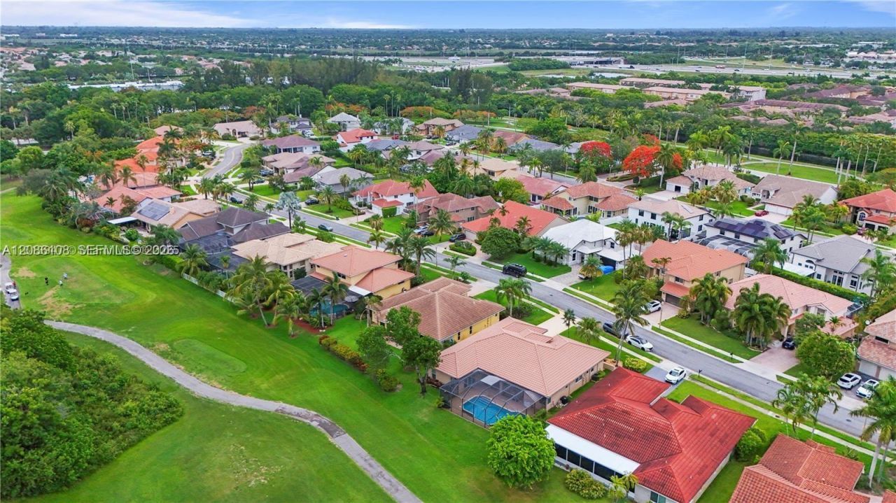 720 W Cypress Pointe Dr W, Pembroke Pines, FL 33027 Photo