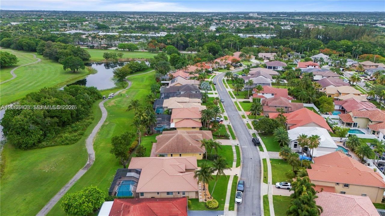 720 W Cypress Pointe Dr W, Pembroke Pines, FL 33027 Photo
