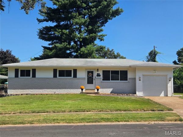 1395 Ensenada Drive, Florissant, MO 63031