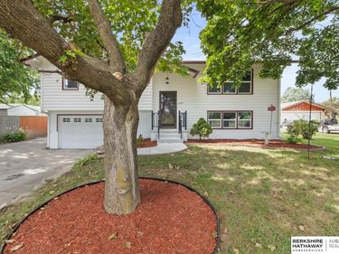 4608 N 90th Street, Omaha, NE 68134