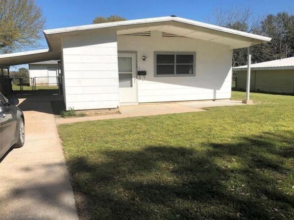 718 Hogan DR, Rockdale, TX 76567