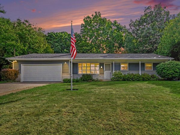 5482 Lindenwood Street, Kalamazoo, MI 49004