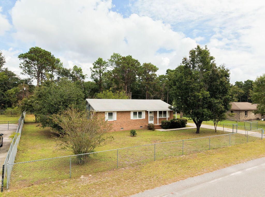 227 Carolina Circle Photo 4