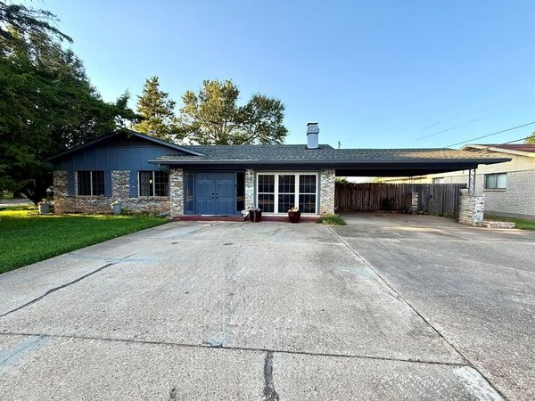 2000 Brent Street , Bossier City, LA 71112