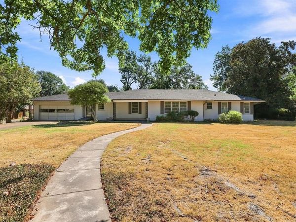 920 Park Avenue , Bonham, TX 75418