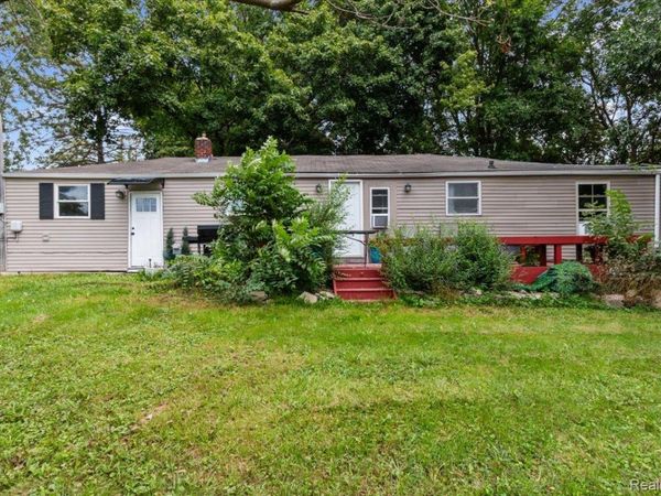 1054 E Mandeville Street , Burton, Mi 48529