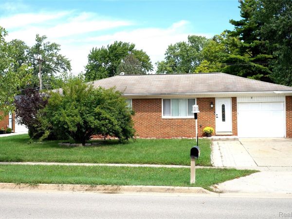 8439 Plumbrook Road, Sterling Heights, Mi 48313