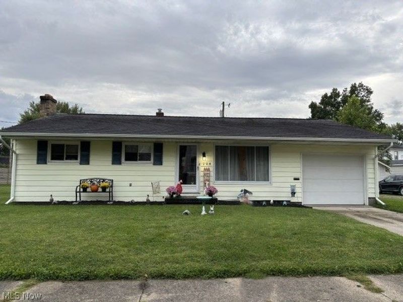 224 E Slingluff Avenue, Dover, OH 44622 Photo 1