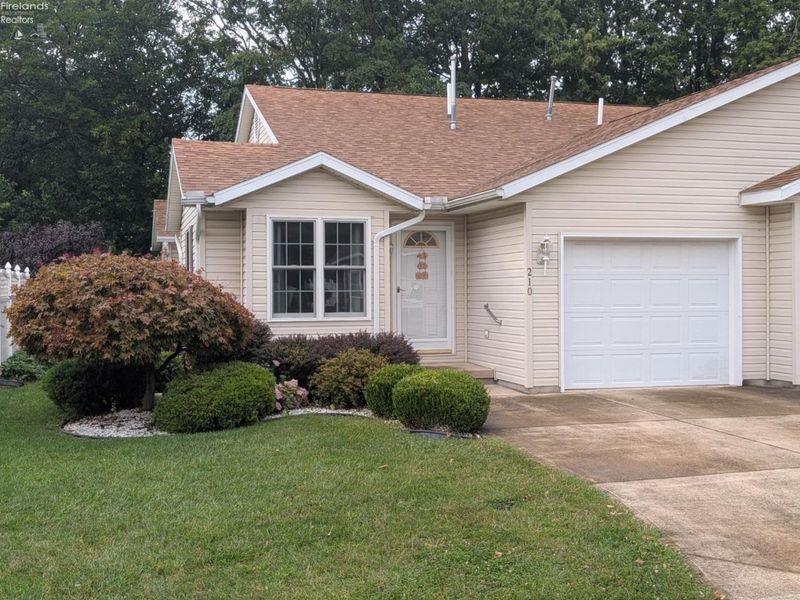 210 Grand Avenue, Clyde, OH 43410 Photo 1