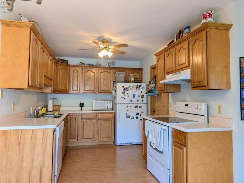 210 Grand Avenue, Clyde, OH 43410 Photo 17