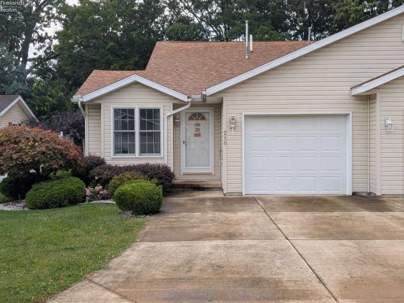 210 Grand Avenue, Clyde, OH 43410 Photo 2