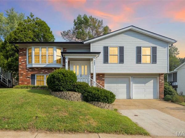 347 Parma Drive, Ballwin, MO 63021