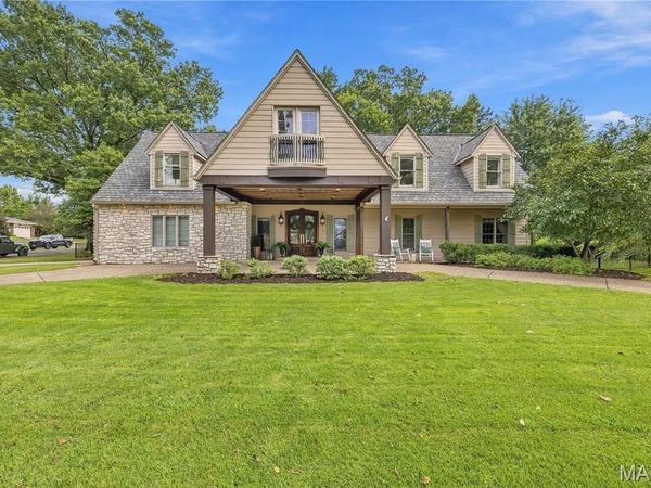 9532 S Geyer Road, Sunset Hills, MO 63127