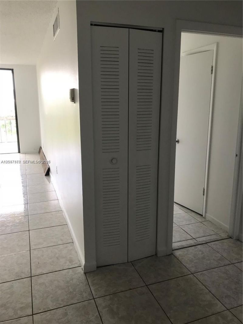 9460 Fontainebleau Blvd, Unit 433, Miami, FL 33172 Photo