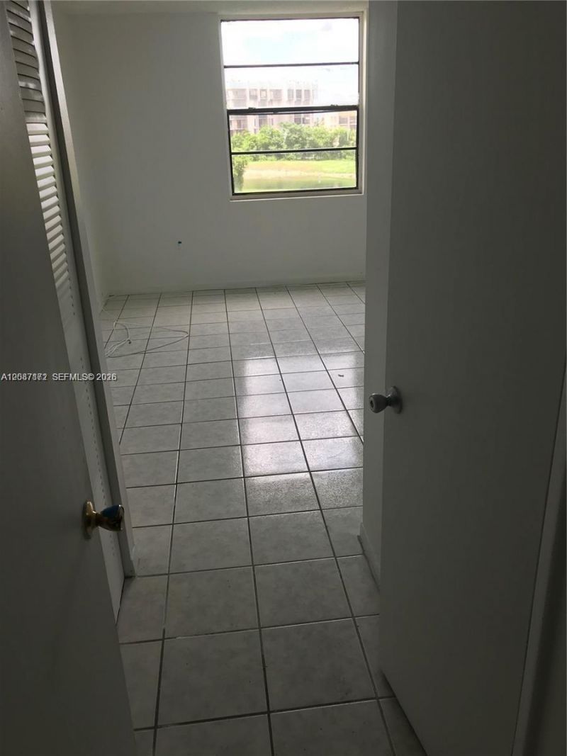 9460 Fontainebleau Blvd, Unit 433, Miami, FL 33172 Photo
