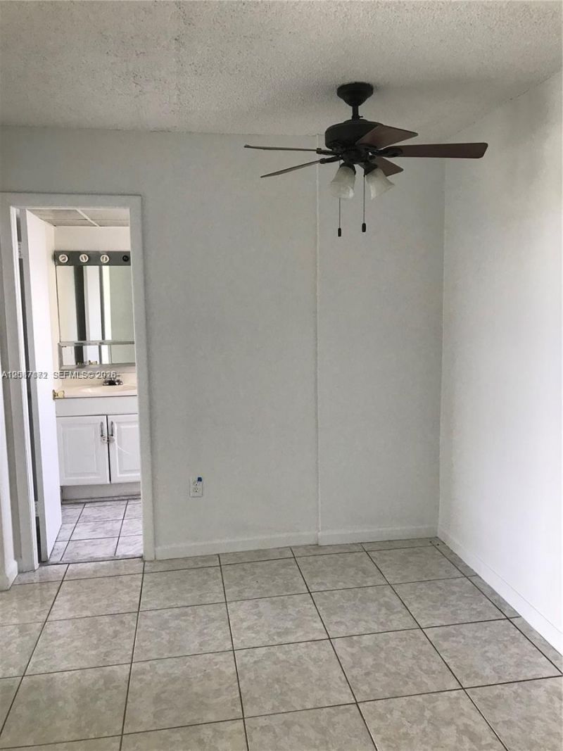 9460 Fontainebleau Blvd, Unit 433, Miami, FL 33172 Photo