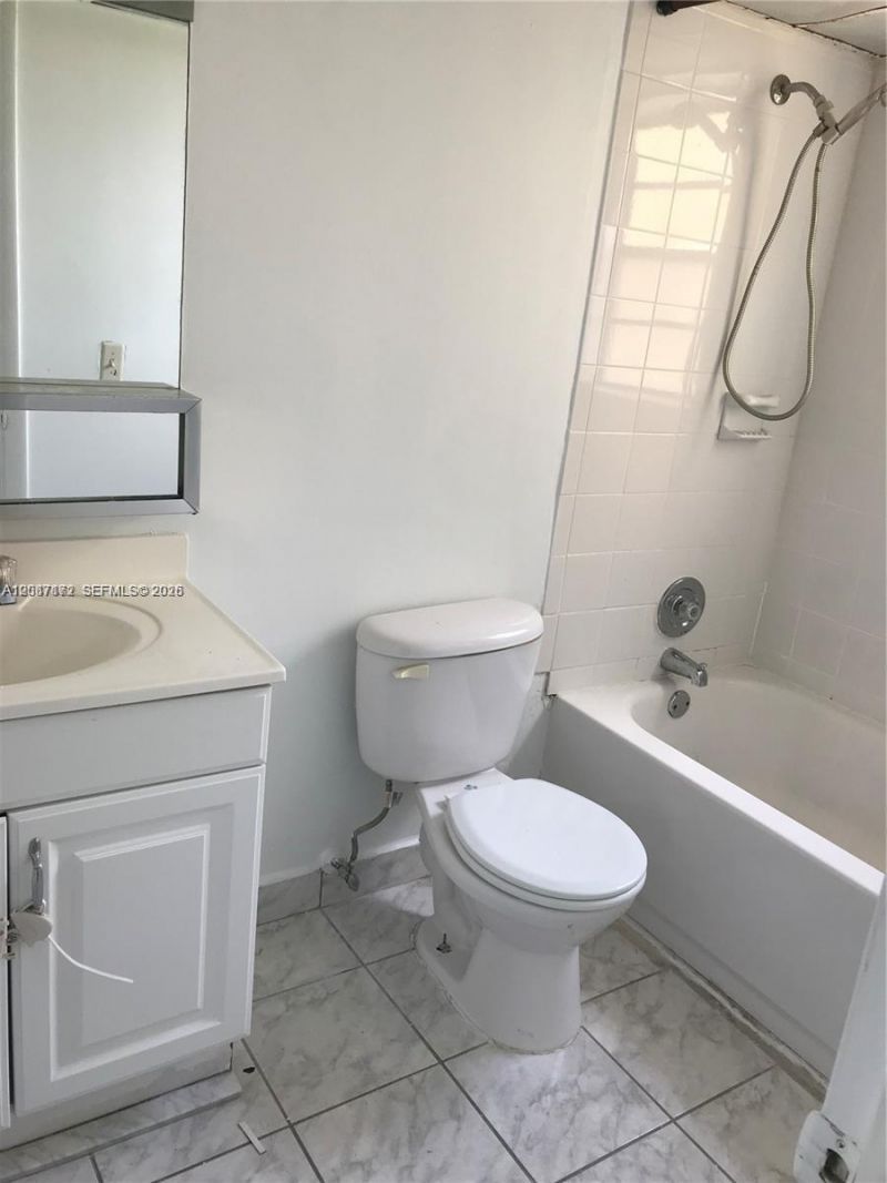 9460 Fontainebleau Blvd, Unit 433, Miami, FL 33172 Photo