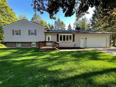129 Knoll Wood Circle, Ava, NY 13303