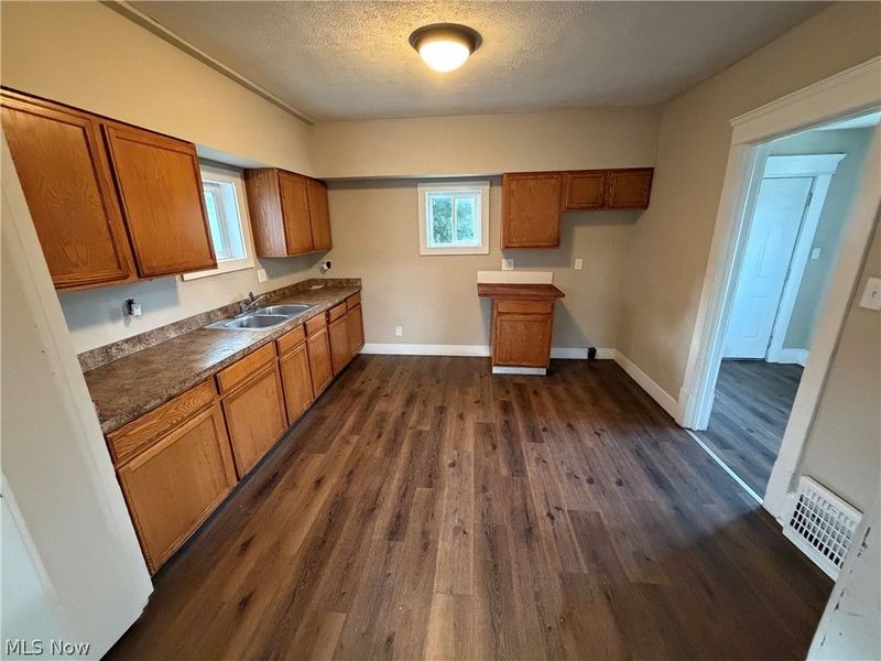36 Cole Avenue, Akron, OH 44301 Photo 3