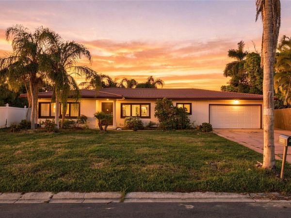 3945 E EDEN ROC CIRCLE , TAMPA, FL 33634