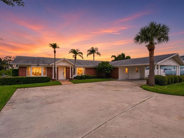 8727 BAY CREST LANE, TAMPA, FL 33615
