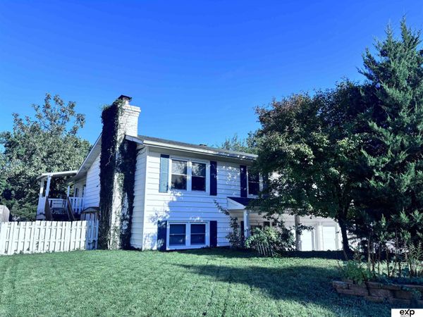 4105 N 101st Street, Omaha, NE 68134