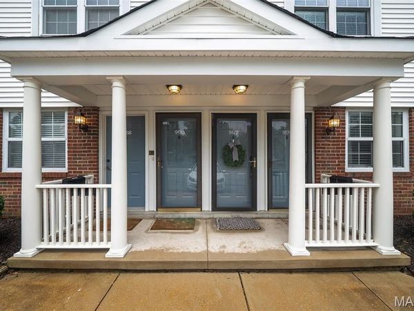 9172 Eager Road, Brentwood, MO 63144