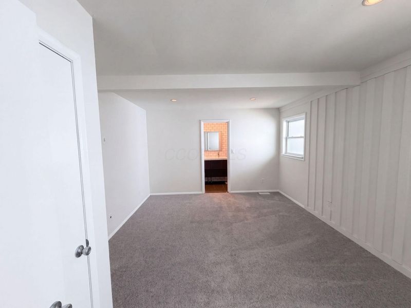 27 W Kenworth Road , Columbus, OH 43214 Photo 4