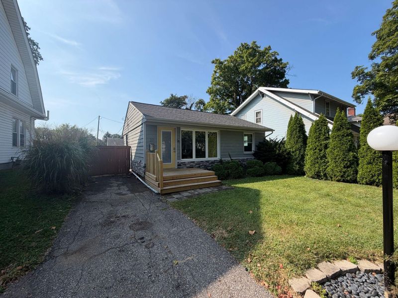 27 W Kenworth Road , Columbus, OH 43214 Photo 6