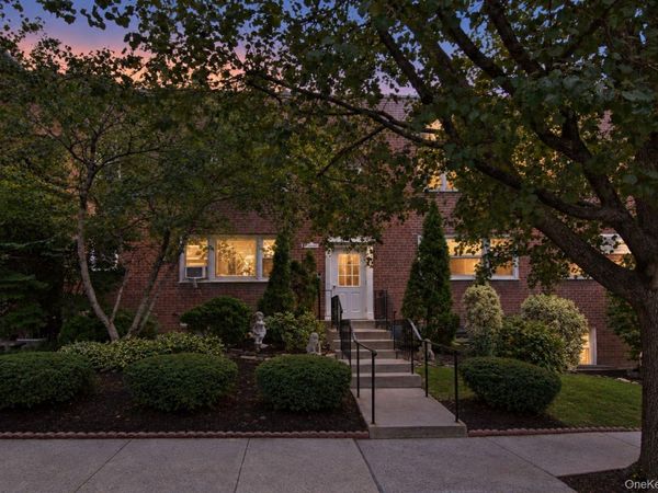 17 Leewood Circle, Unit 4R, Eastchester, NY 10709