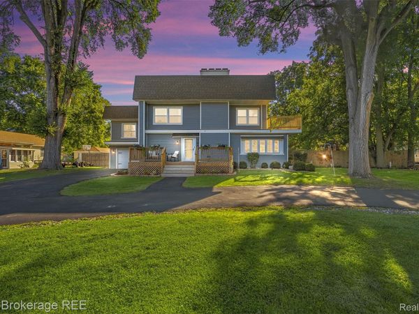1442 N Packard Avenue, Burton, Mi 48509