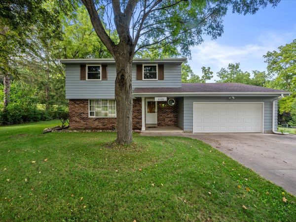 21120 Sierra Dr, Brookfield, WI 53045