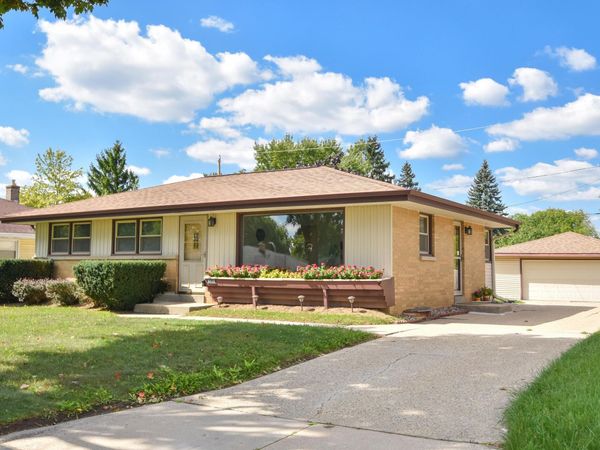 8136 W Clovernook St, Milwaukee, WI 53223