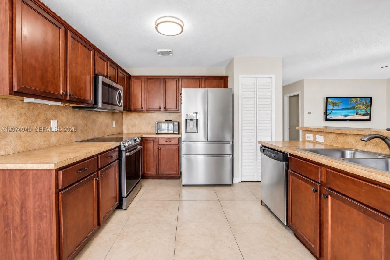 18961 NW 10th Ter, Pembroke Pines, FL 33029 Photo