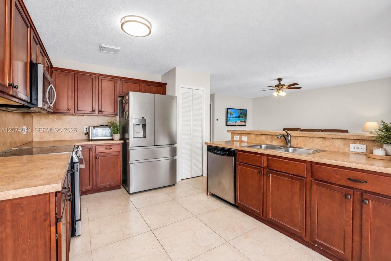 18961 NW 10th Ter, Pembroke Pines, FL 33029 Photo