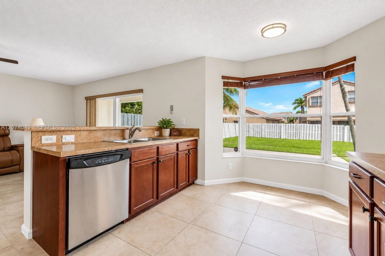 18961 NW 10th Ter, Pembroke Pines, FL 33029 Photo