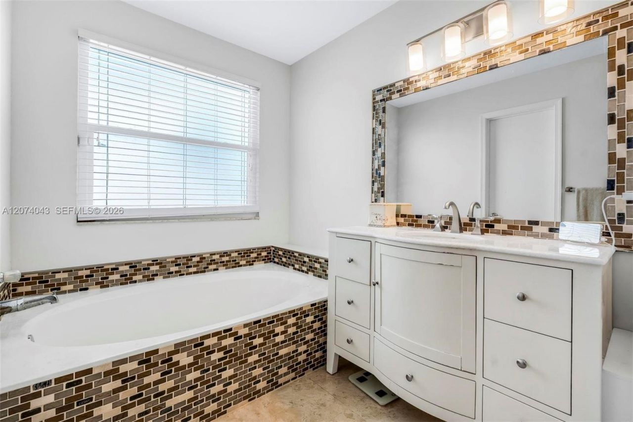 18961 NW 10th Ter, Pembroke Pines, FL 33029 Photo