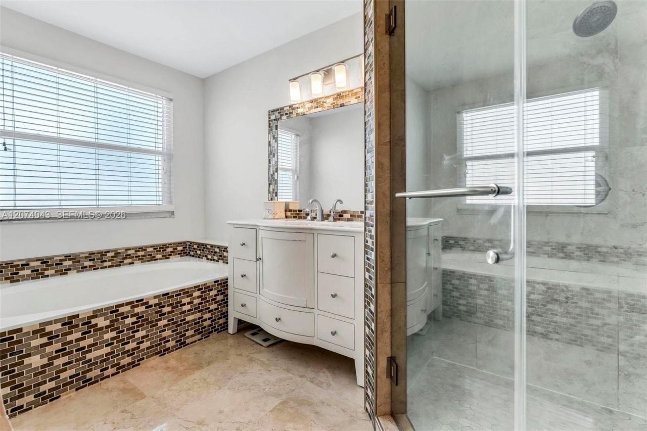 18961 NW 10th Ter, Pembroke Pines, FL 33029 Photo