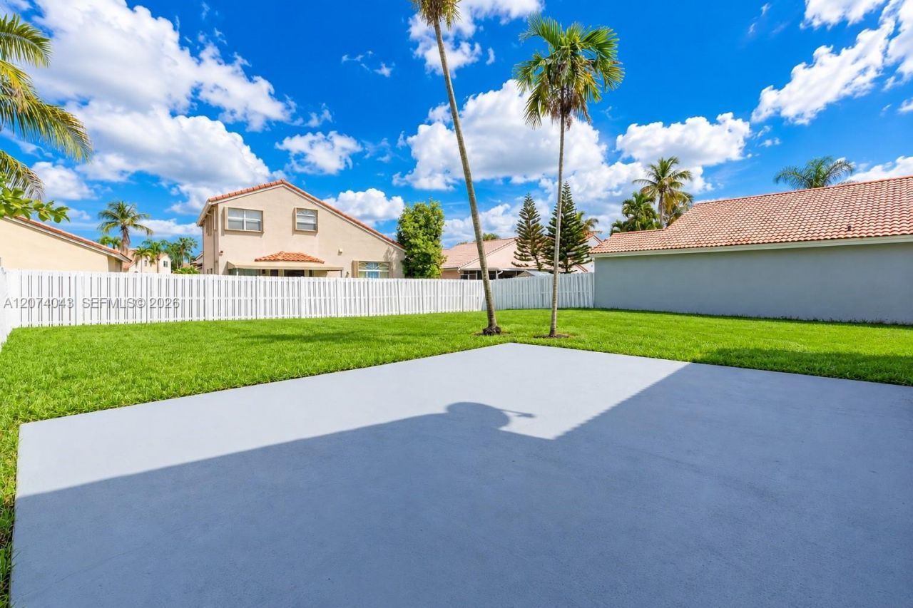 18961 NW 10th Ter, Pembroke Pines, FL 33029 Photo